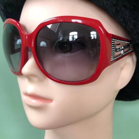 Salvatore Ferragamo red sunglasses with case main image 10